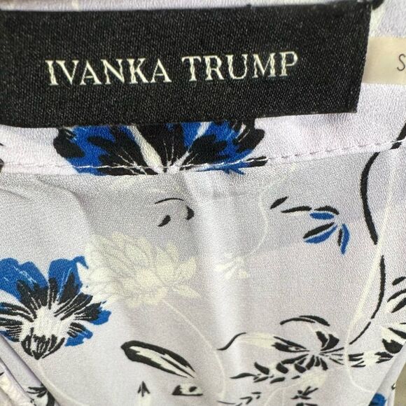 Ivanka Trump lavender white and blue floral short flutter sleeve top size small - Picture 6 of 8